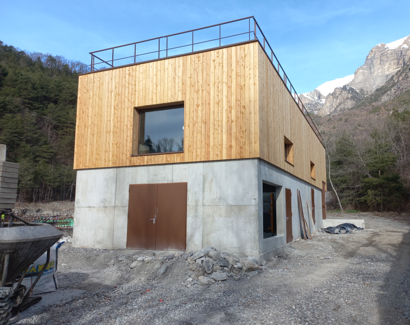 Installation de bardage et création d’une terrasse sur la microcentrale de Châteauroux-les-Alpes (05)