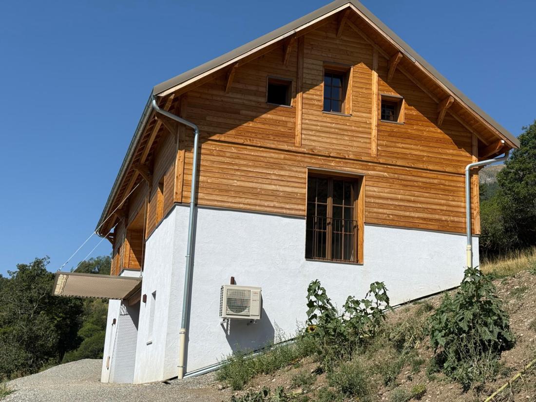 Construction d’un chalet sur les hauteurs du village Saint Jean Saint Nicolas (05)